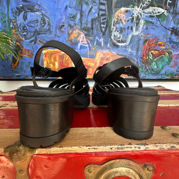 Black sandals NEW size 7AU - Picture 5 of 10